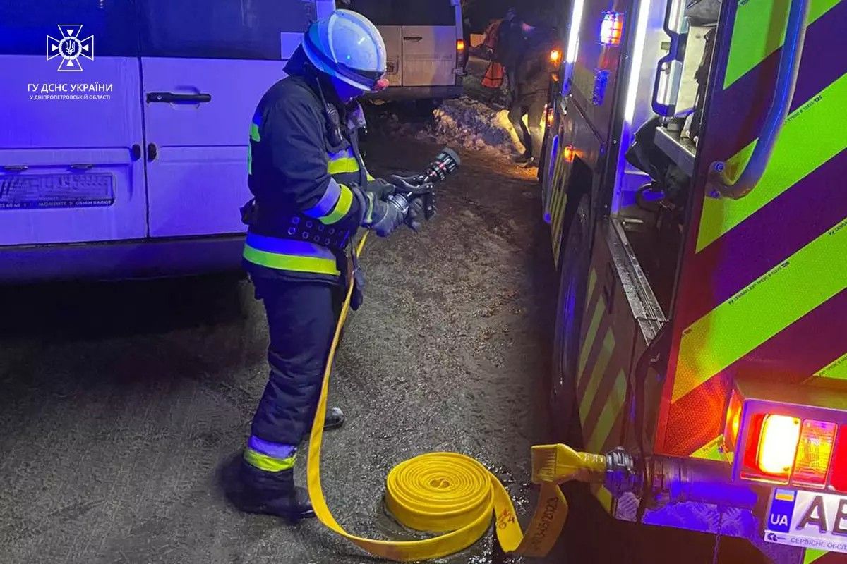 Мікроавтобус на вулиці Доблесній врізався у «КрАЗ» Мікроавтобус на вулиці Доблесній врізався у «КрАЗ»