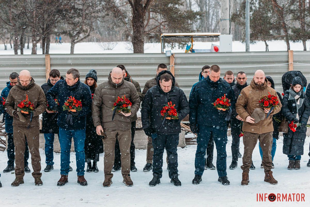 Год со дня трагедии на Победе: в Днепре почтили память погибших в результате ракетного удара 5