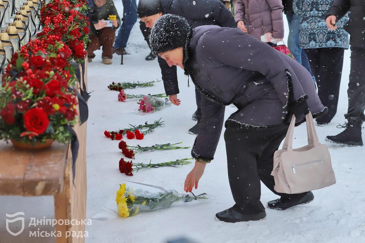Внаслідок влучання було повністю знищено два підʼїзди будинку Внаслідок влучання було повністю знищено два підʼїзди будинку
