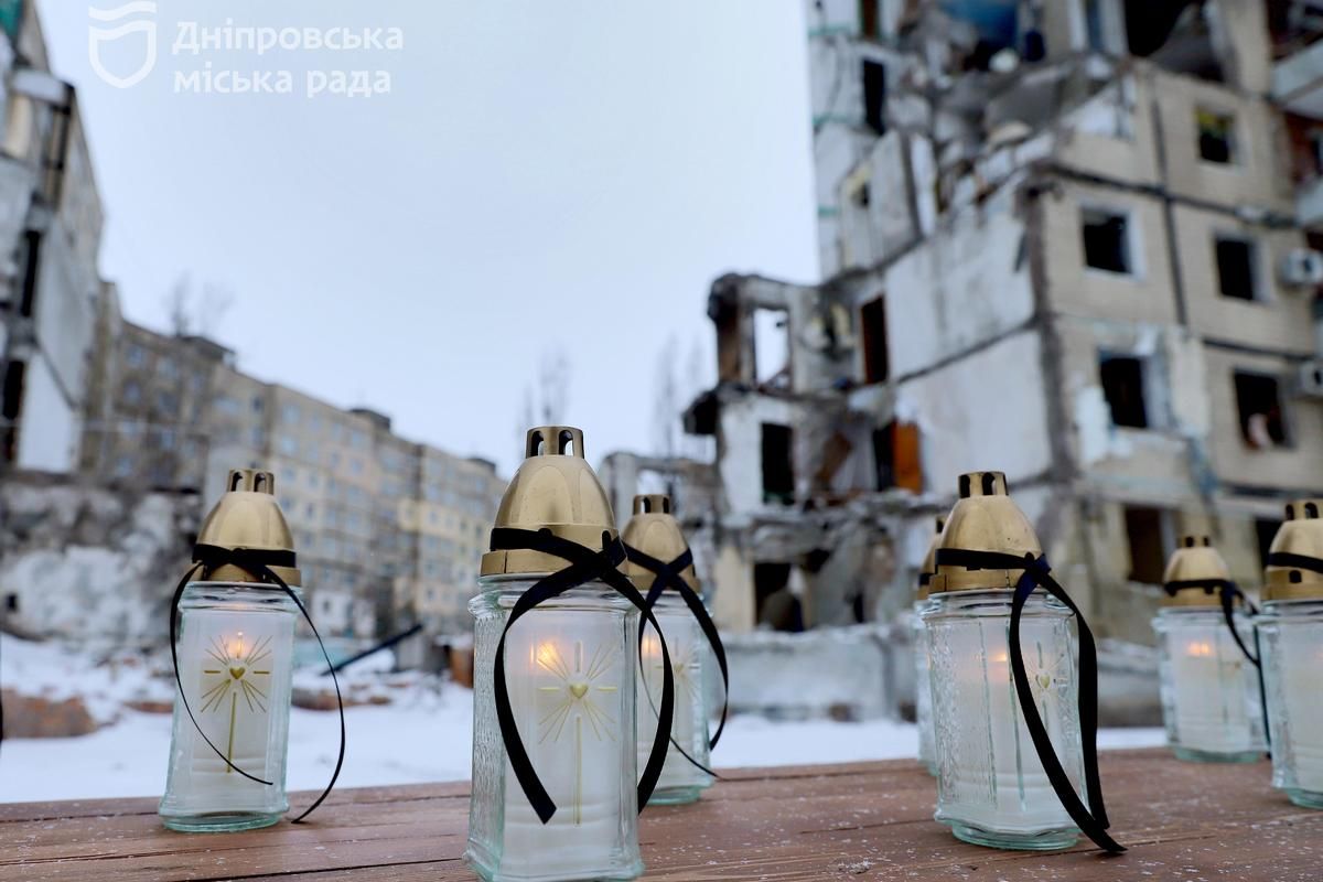 У перші роковини трагедії на місці влучання влаштували громадську панахиду У перші роковини трагедії на місці влучання влаштували громадську панахиду