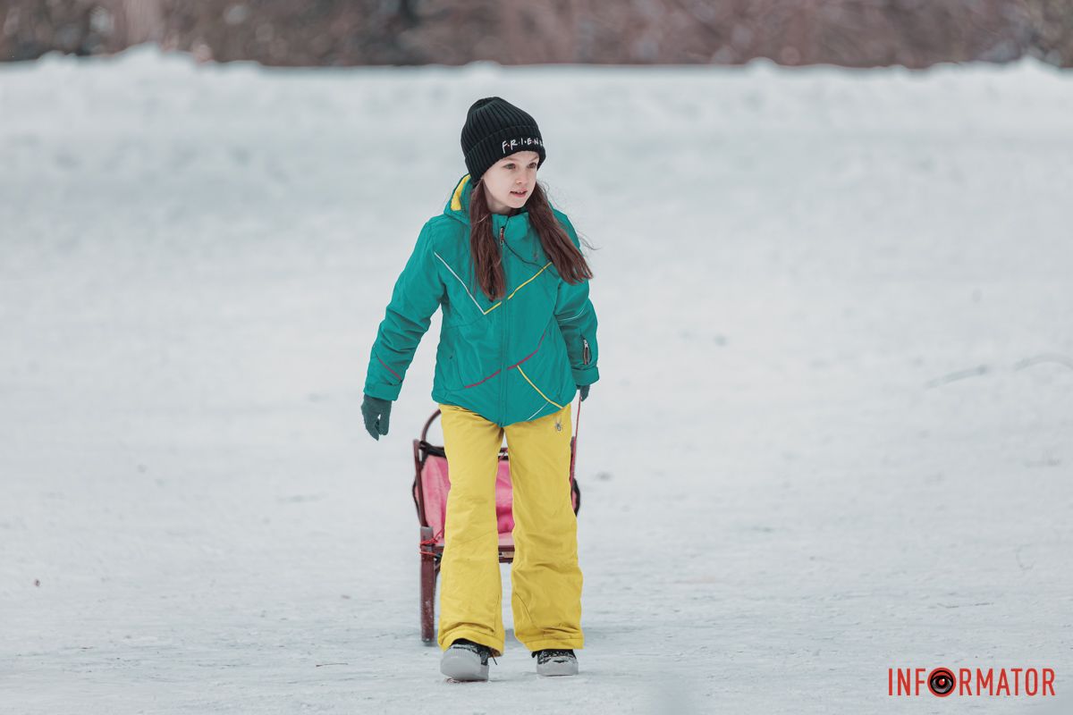 Містяни каталися на санчатах класичних та пластикових