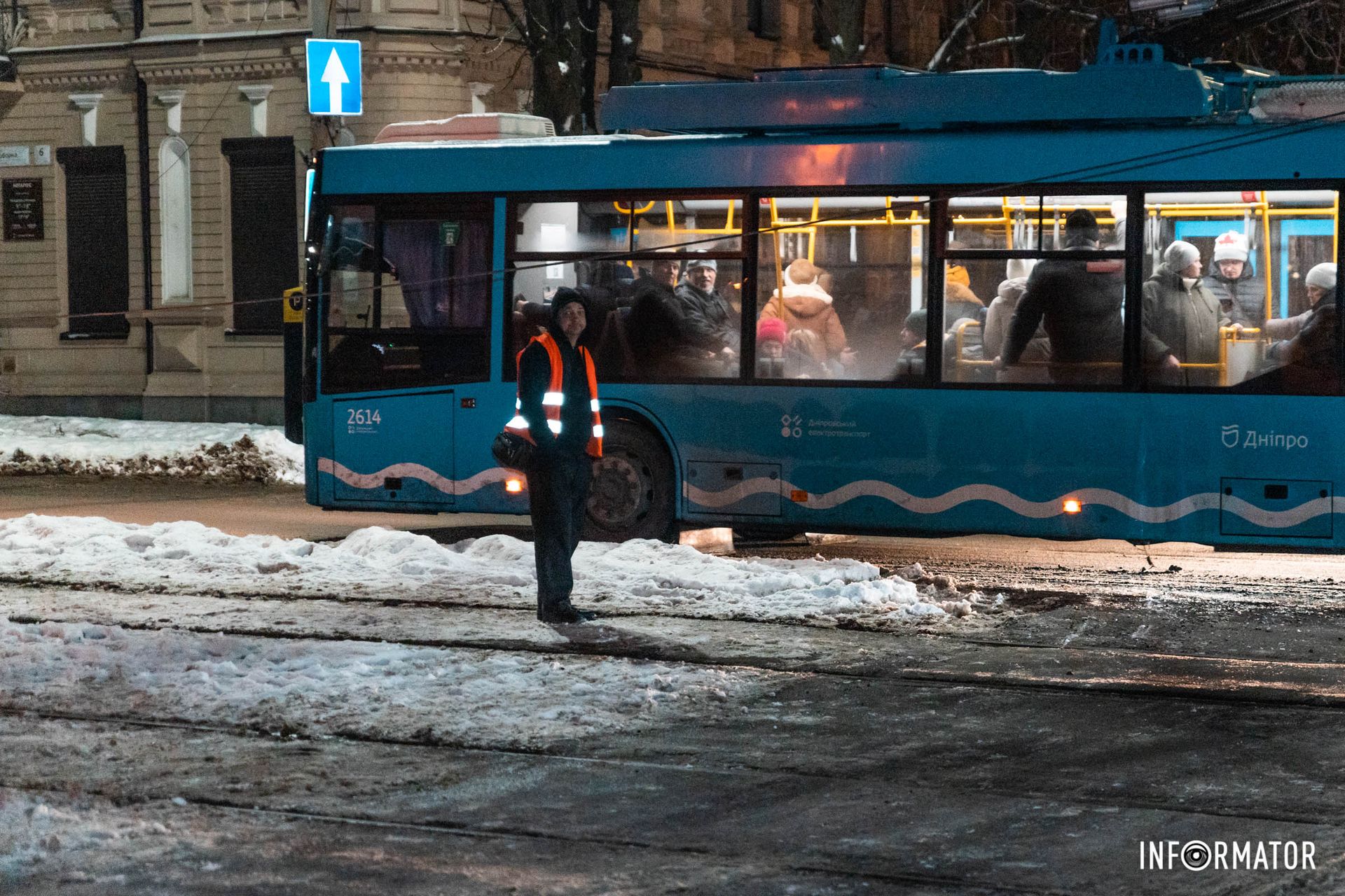 На месте дежурит водитель троллейбуса №1 На месте дежурит водитель троллейбуса №1