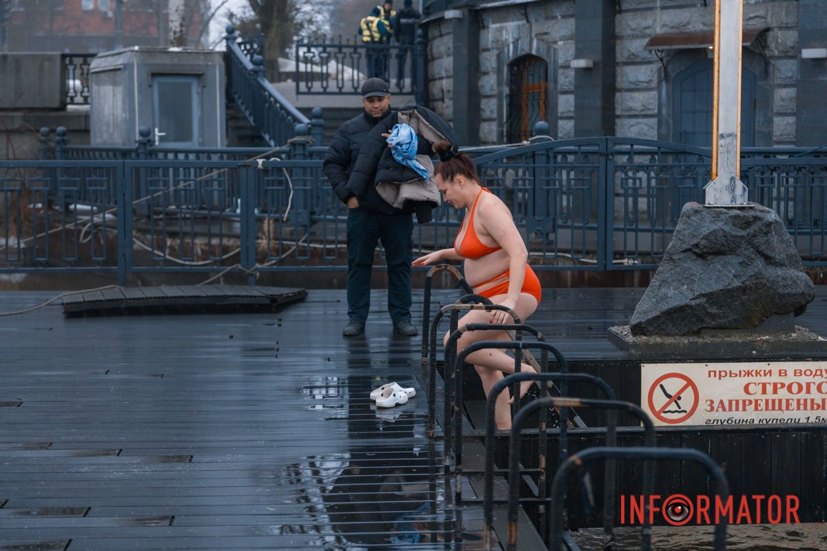 Дама ныряет более 10 лет