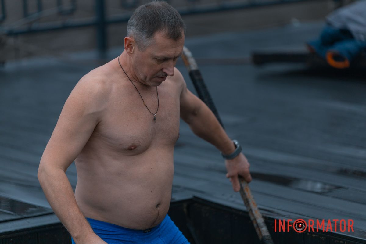 Мы поинтересовались, почему днепряне решили нырнуть в реку именно сегодня