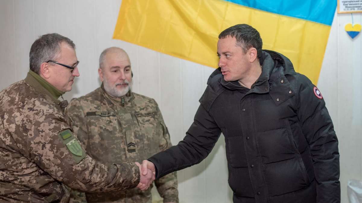 Для захисту позицій від дронів: батальйону ТрО Кам’янського передали сітки з ліски