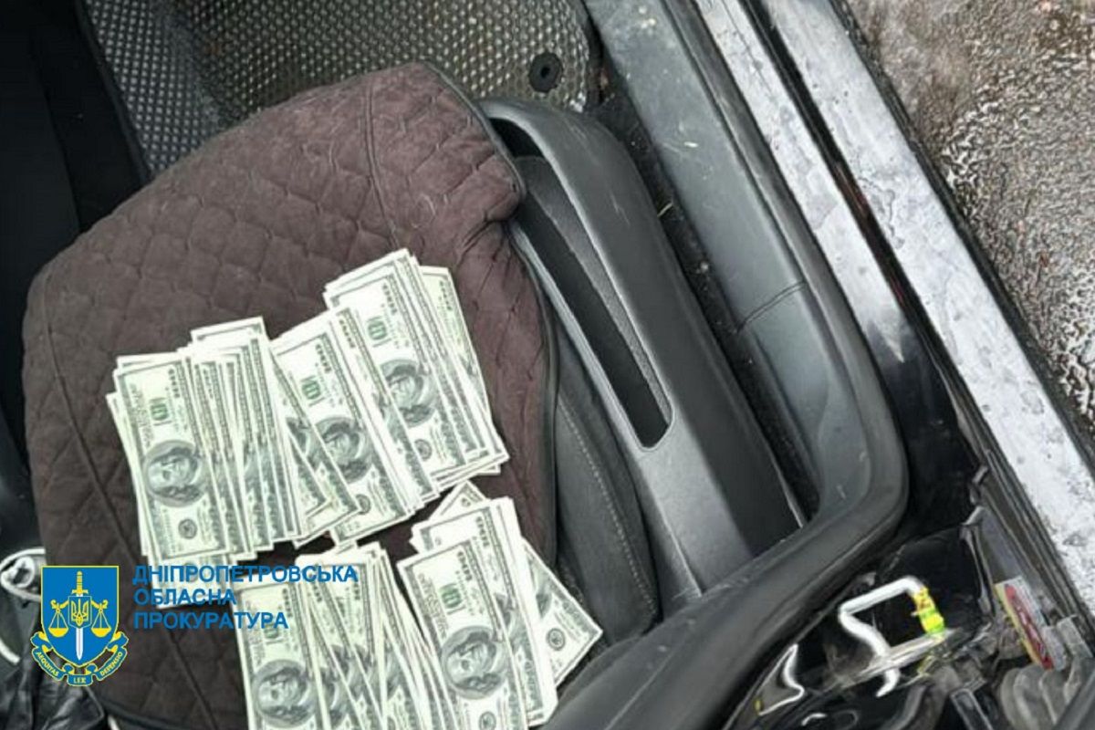 Руководителя общественной организации задержали при получении взятки