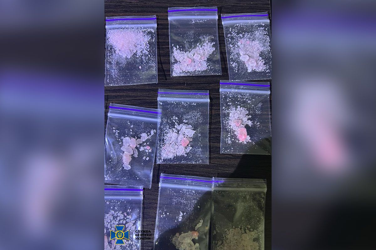 ловмисники ховали наркотики у міжнародних посилках ловмисники ховали наркотики у міжнародних посилках