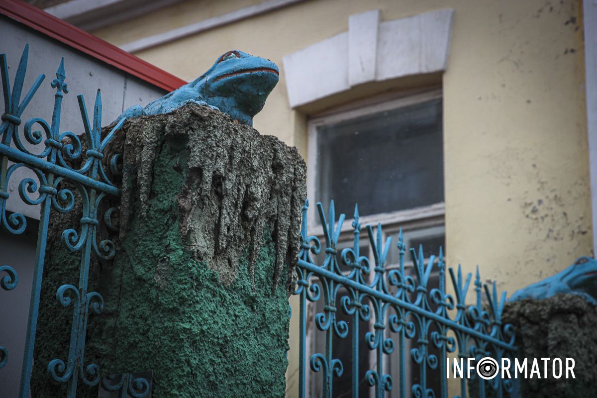 Эмиль был закрытым человеком, поэтому в обществе появилось немало легенд