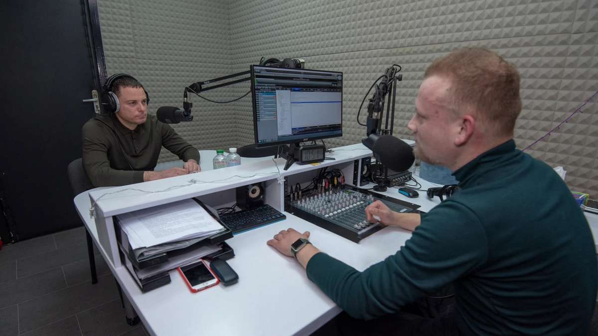 Распорядок дня, необходимые навыки и мечты детства: мэр Каменского дал интервью радиостанции TopRadio