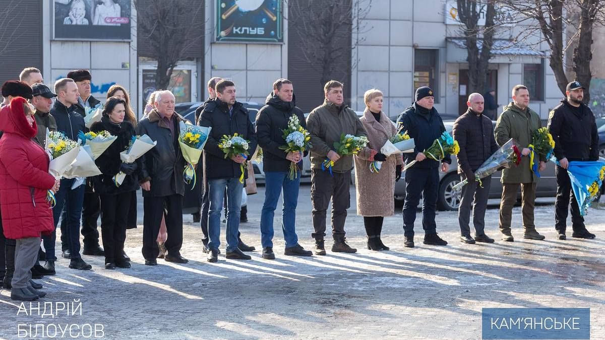 З нагоди Дня Соборності України: у Кам’янському поклали квіти до пам’ятника Кобзареві