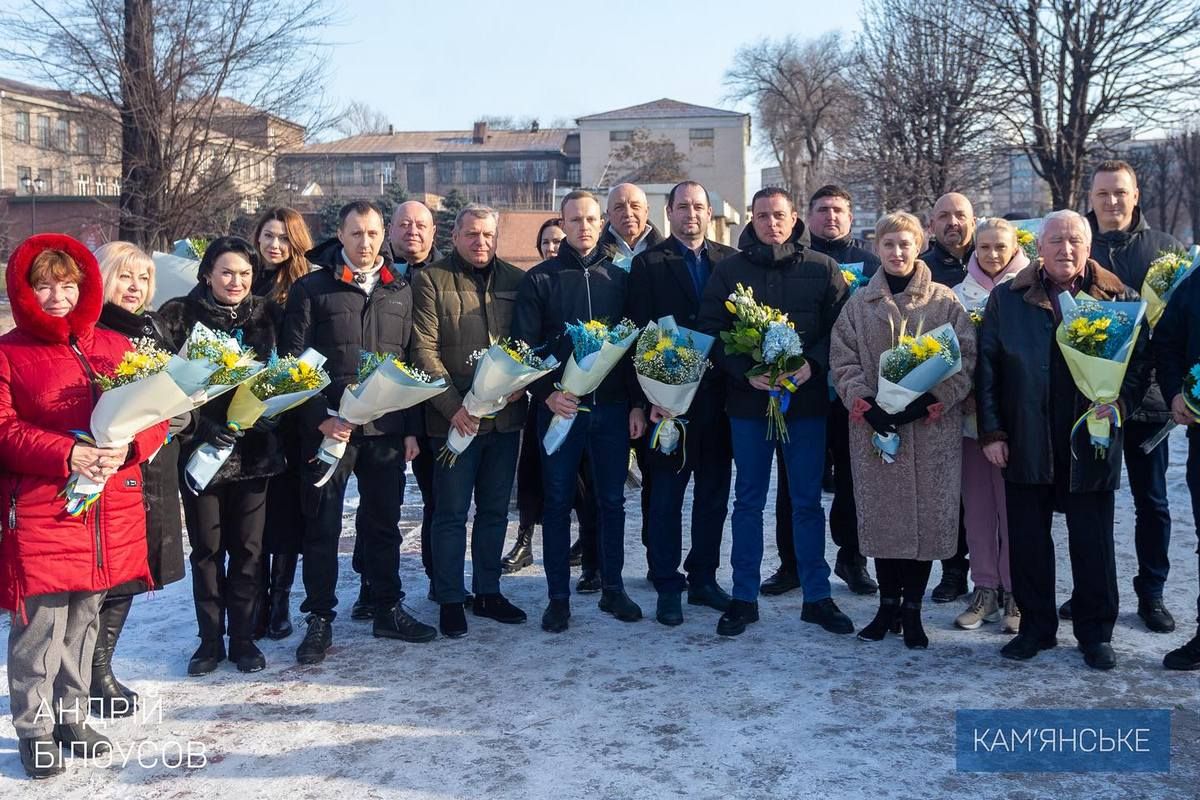 У Кам’янському поклали квіти до пам’ятника Кобзареві У Кам’янському поклали квіти до пам’ятника Кобзареві
