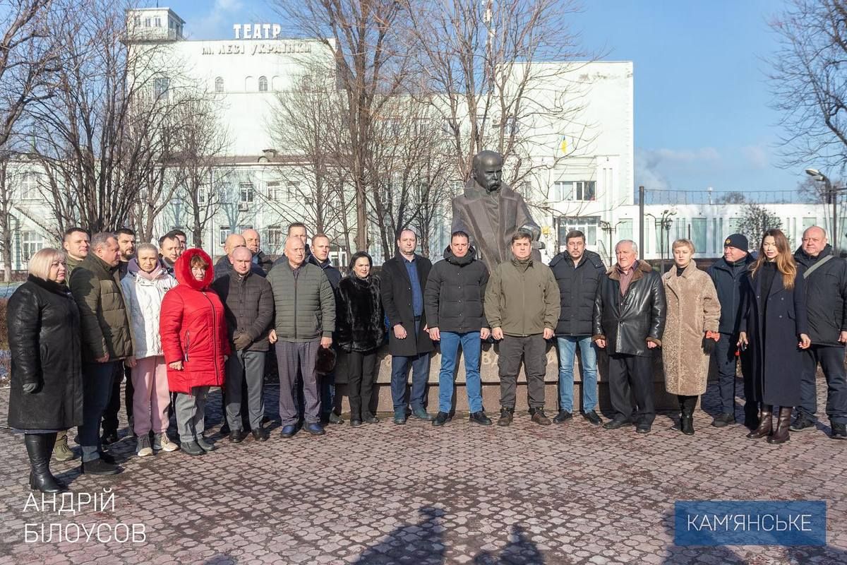 Представники Молодіжної ради провели символічну акцію «Ланцюг єдності» Представники Молодіжної ради провели символічну акцію «Ланцюг єдності»