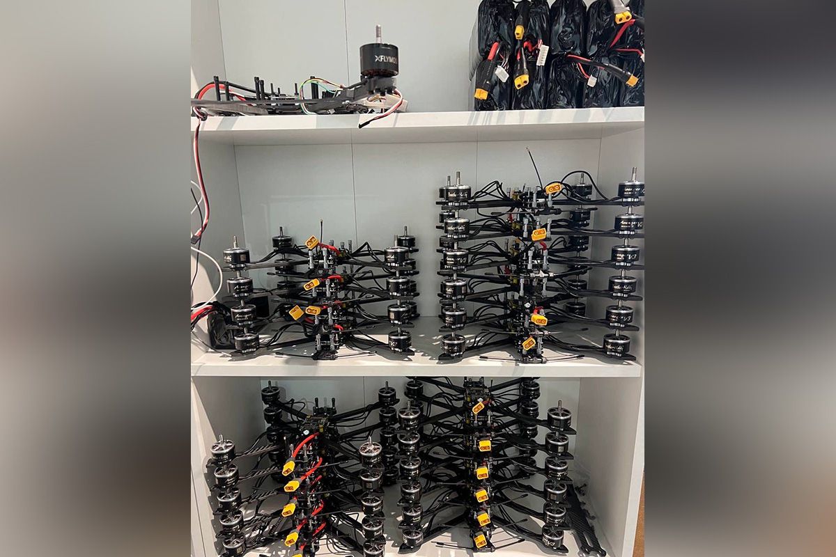 Несколько ударных БПЛА и дронов-камикадзе волонтеры уже выпускают серийно