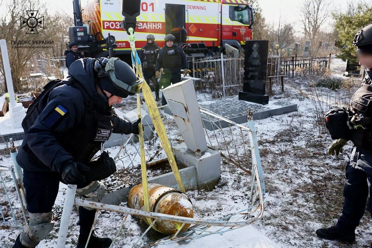 Боевая часть ракеты Х-59 на кладбище Боевая часть ракеты Х-59 на кладбище