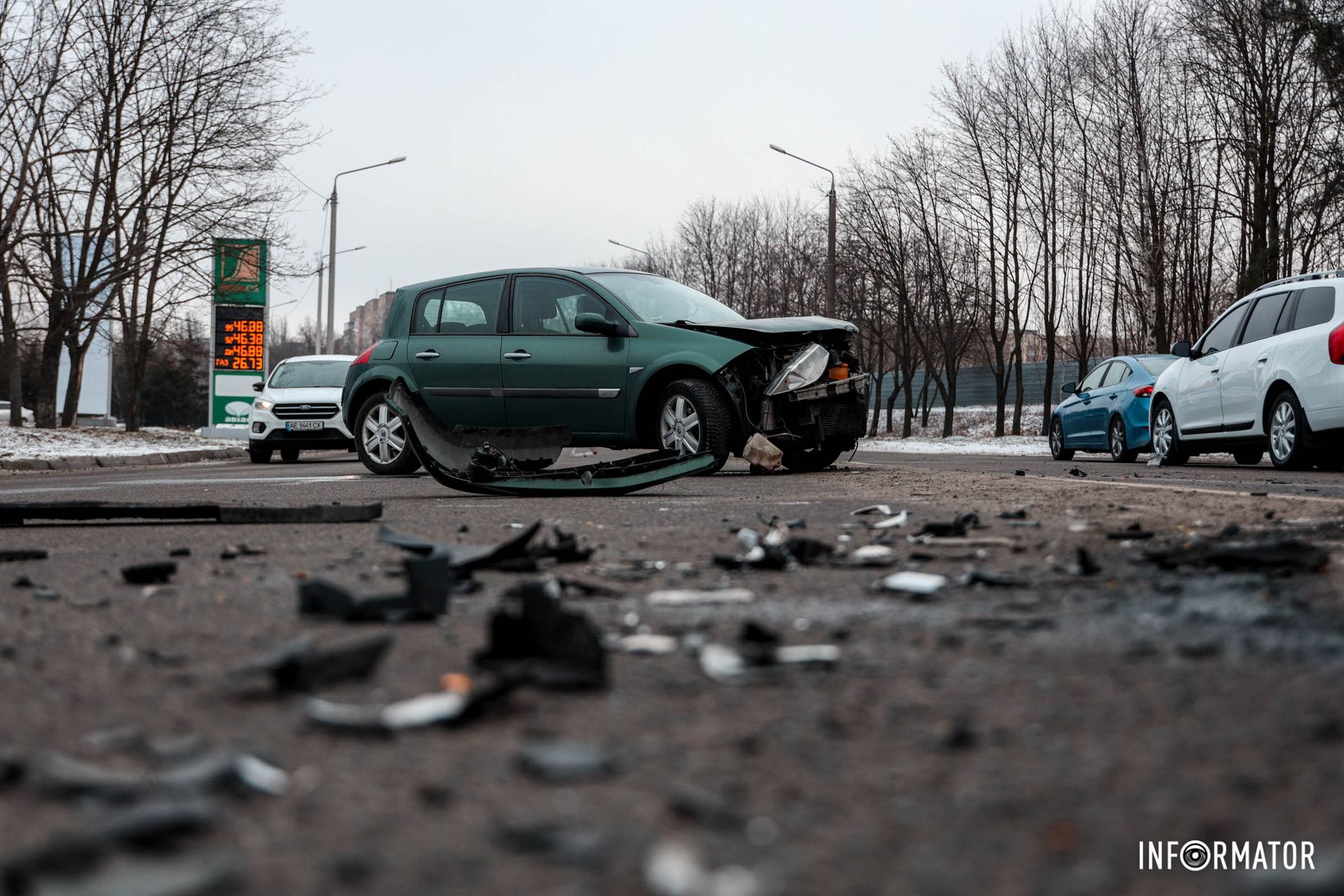 І біля АЗС автомобілі зіткнулись