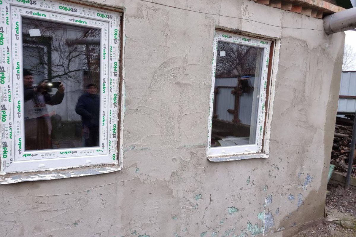 Там замінили вікна