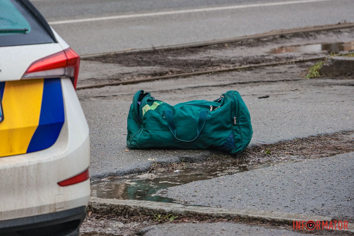 Пасажир трамваю №1 сказав, що в нього з собою є граната Пасажир трамваю №1 сказав, що в нього з собою є граната