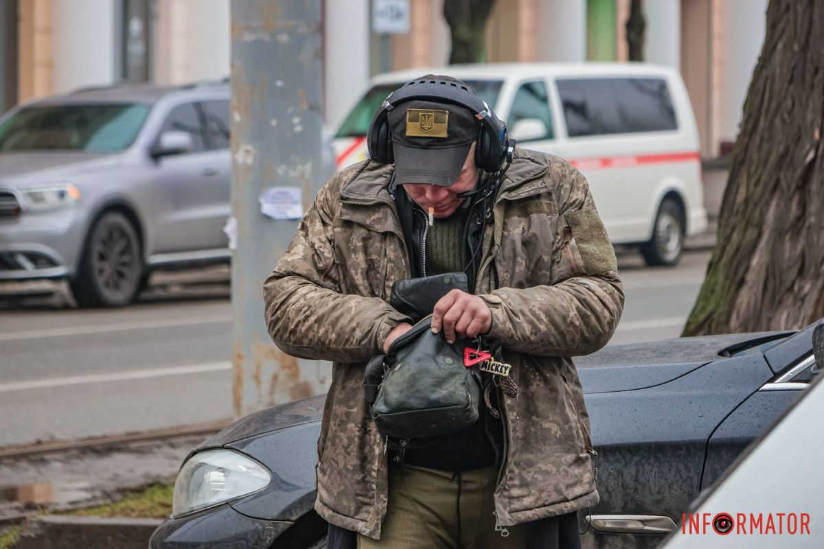 За попередніми даними, у чоловіка при собі були два запали від гранати За попередніми даними, у чоловіка при собі були два запали від гранати