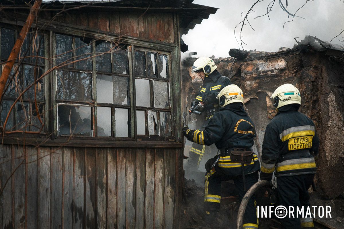 Будівля вже тривалий час стоїть покинута Будівля вже тривалий час стоїть покинута