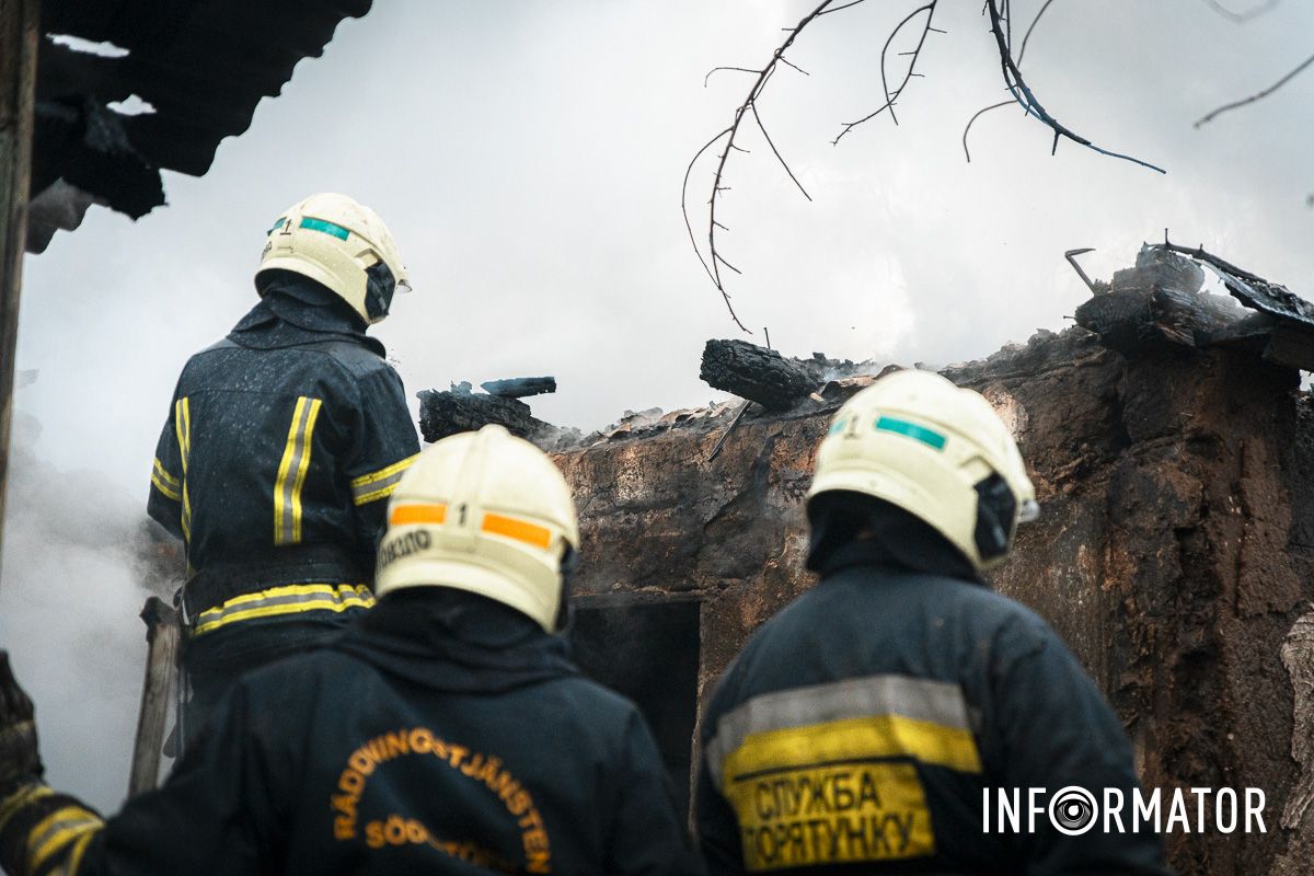 Від дому залишилися самі стіни Від дому залишилися самі стіни