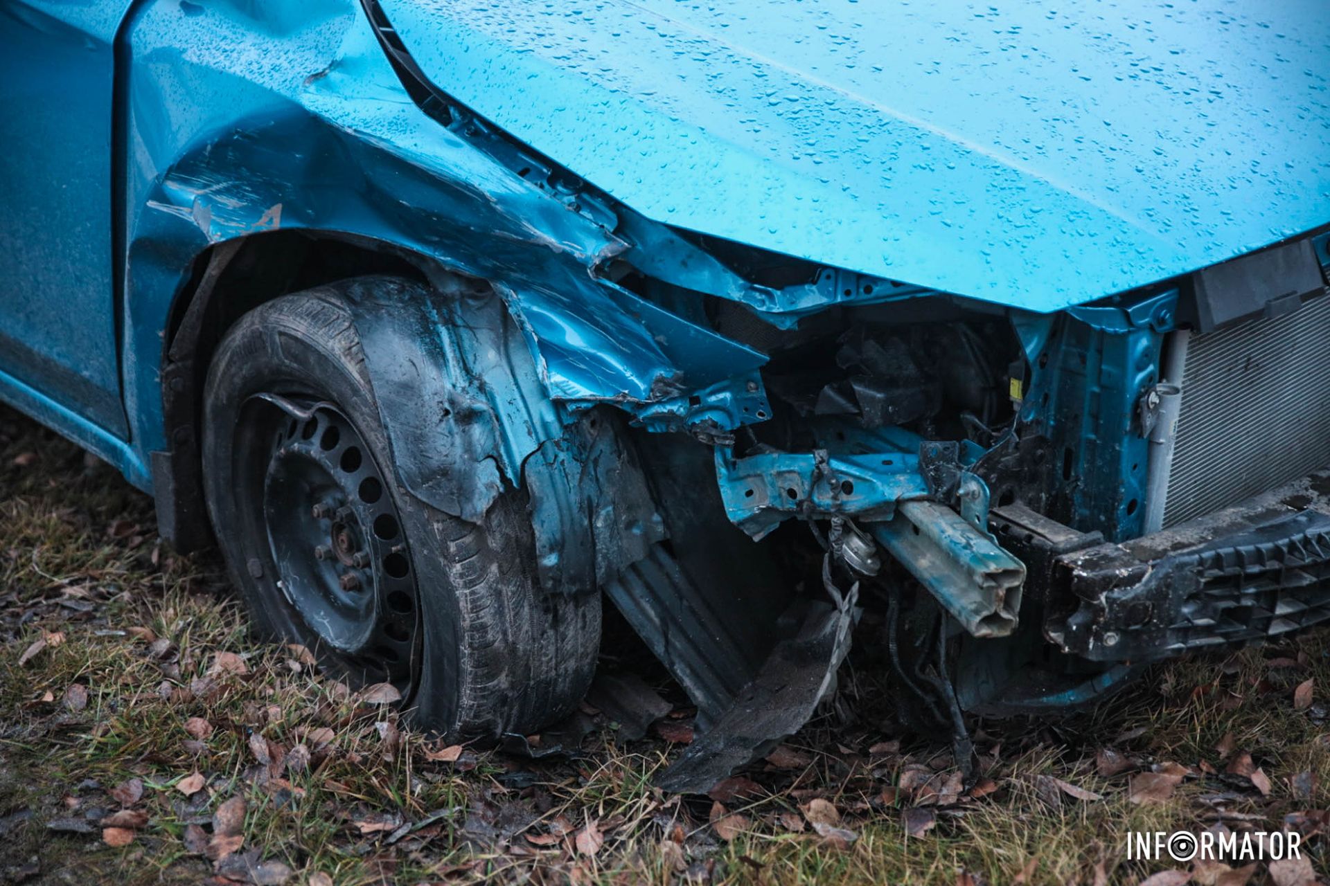 28 січня у Дніпрі на Набережній Заводській зіткнулись ВАЗ та Subaru 28 січня у Дніпрі на Набережній Заводській зіткнулись ВАЗ та Subaru