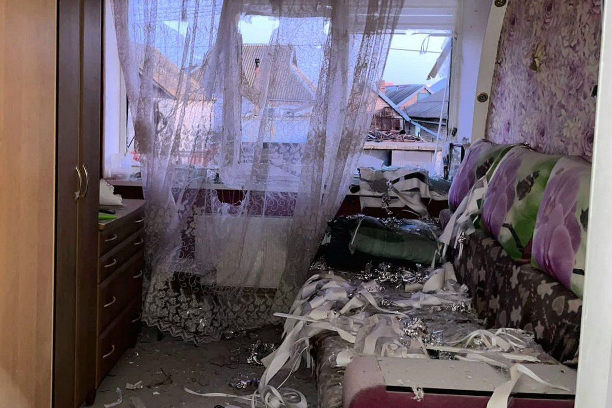 Частично разрушился жилой дом Частично разрушился жилой дом