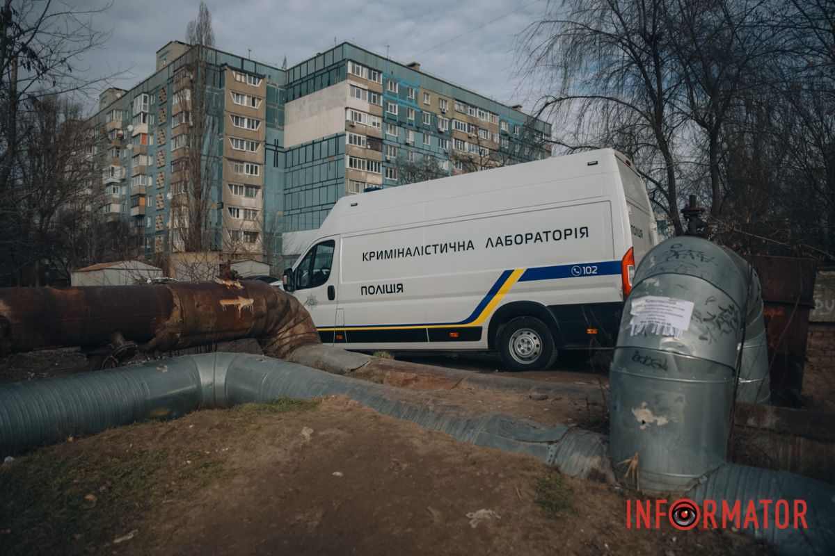 Слідчі, кінологи та судмедексперт