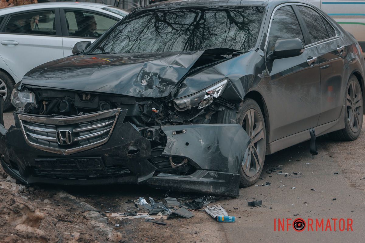 Honda улетела в кучу снега