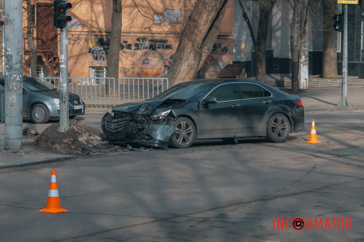 Honda прямо на перекрестке