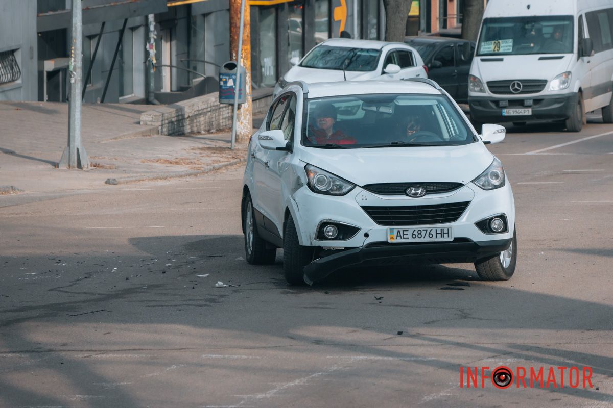 Hyundai ехал на запрещенный сигнал светофора