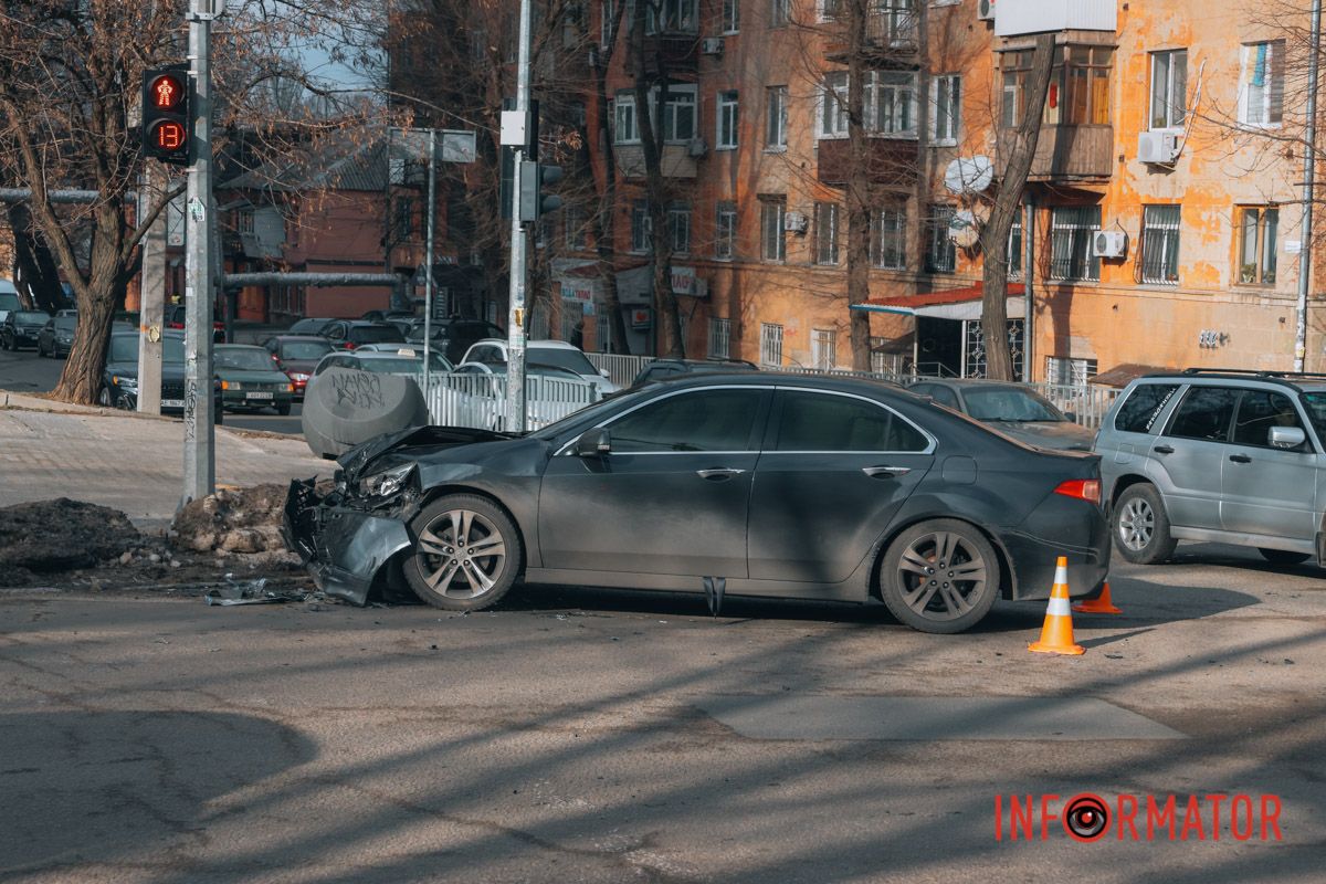 На месте работают патрульные