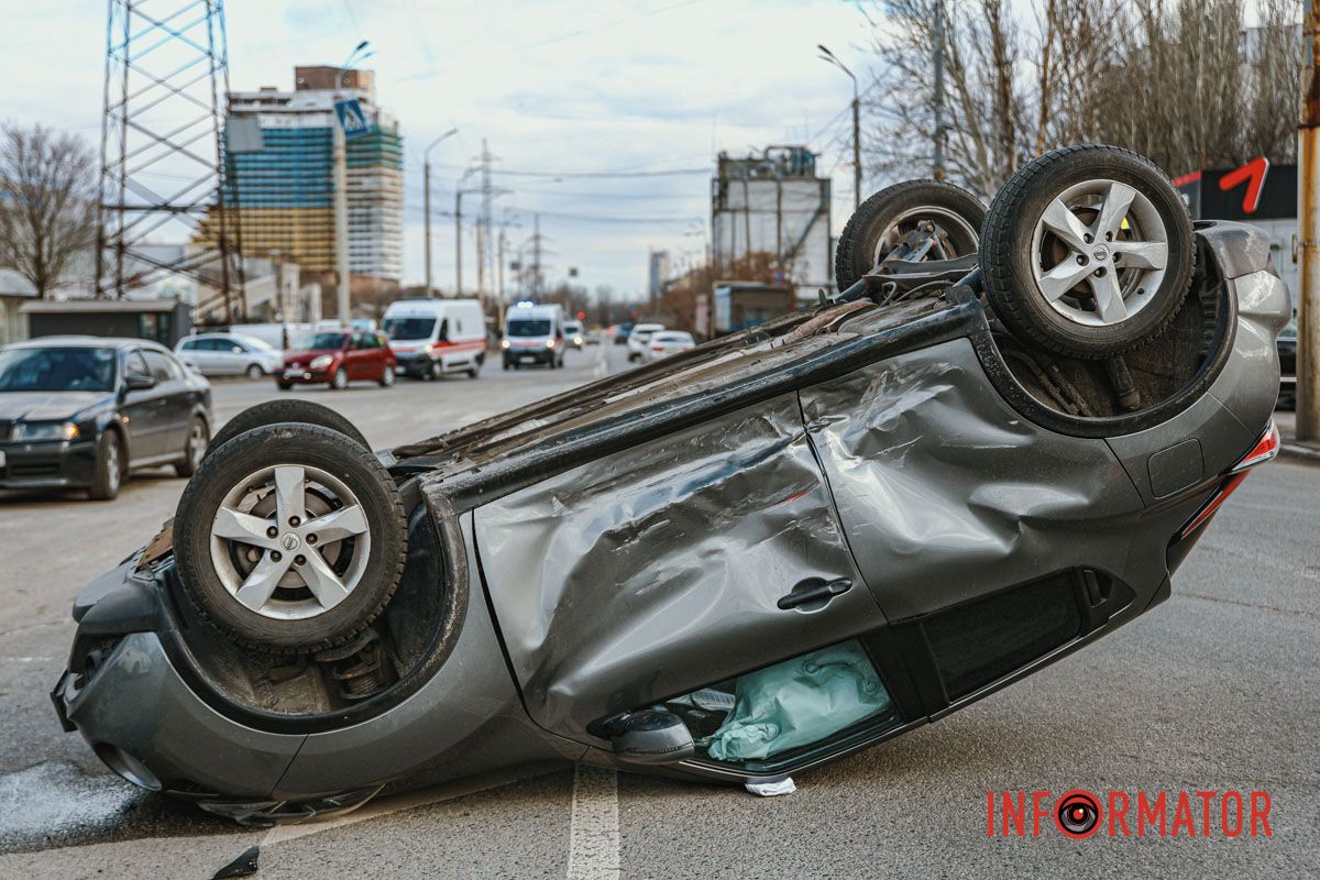 Столкнулись Toyota и Nissan Столкнулись Toyota и Nissan