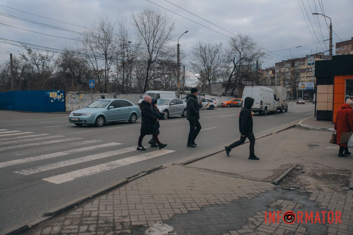 Пешеход переходил дорогу в неположенном месте, недалеко от перехода