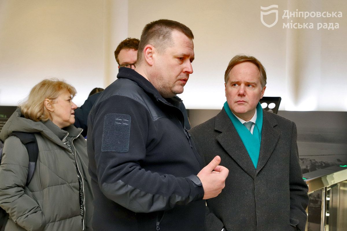 Филатов провел встречу с новым послом Великобритании в Украине Мартином Гаррисом