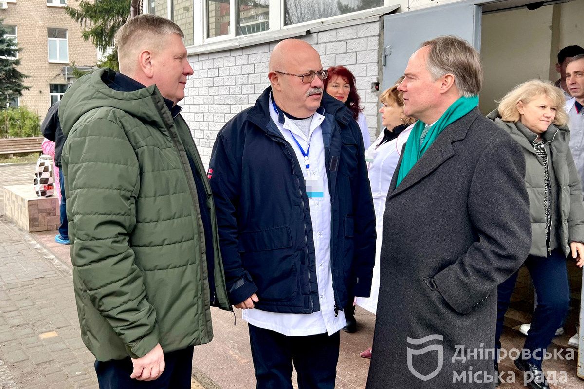Мартин Гаррис посетил одну из городских больниц Днепра