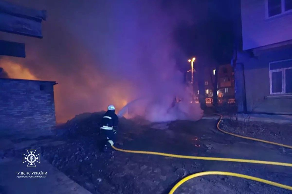 В Днепре на Новоорловской сгорел ВАЗ