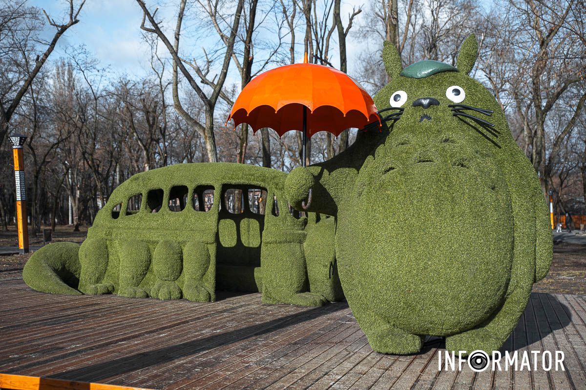 По легенде, он хранитель леса в виде крупного мохнатого существа серого цвета. По легенде, он хранитель леса в виде крупного мохнатого существа серого цвета.