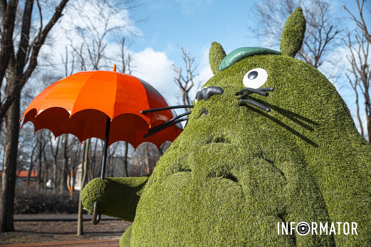 Отметим, что Тоторо известен персонаж по аниме. Отметим, что Тоторо известен персонаж по аниме.