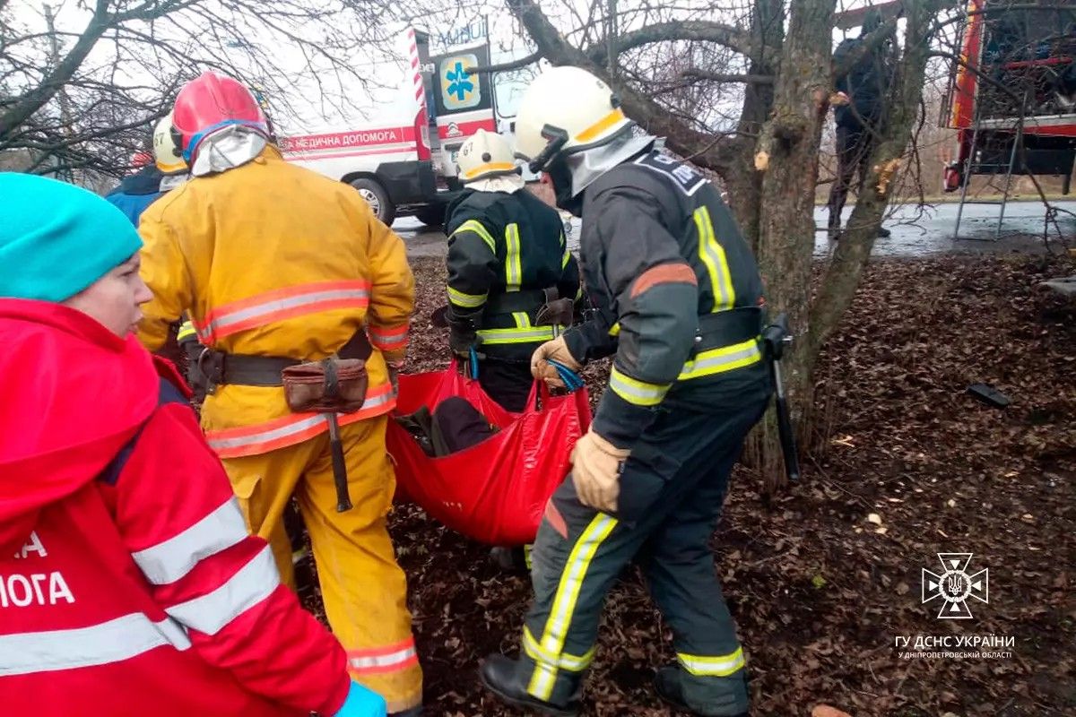 Пострадали 23-летний водитель и 17-летний пассажир автомобиля