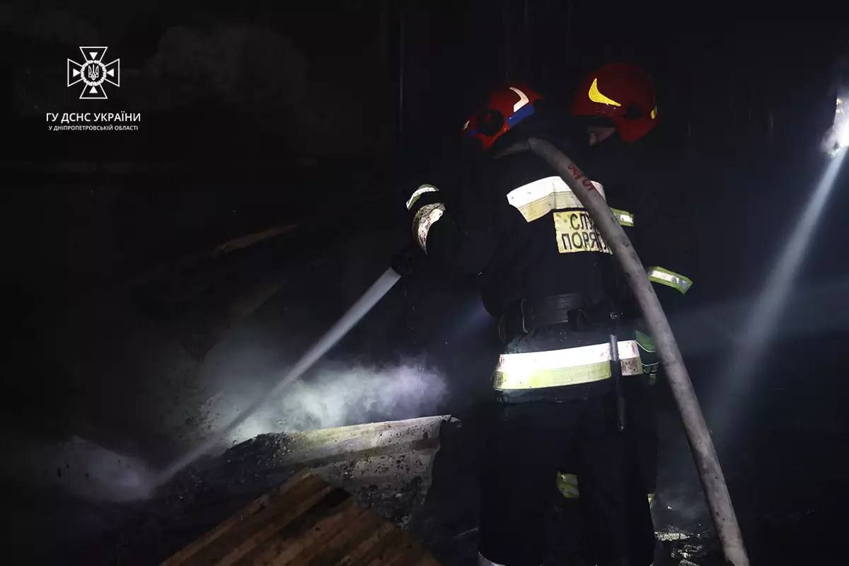 ам горіли складська будівля та дерев’яні піддони