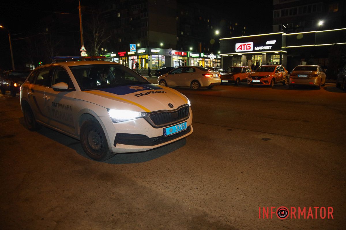 ЗАЗ сбил мужчину и женщину, правоохранители на месте ЗАЗ сбил мужчину и женщину, правоохранители на месте