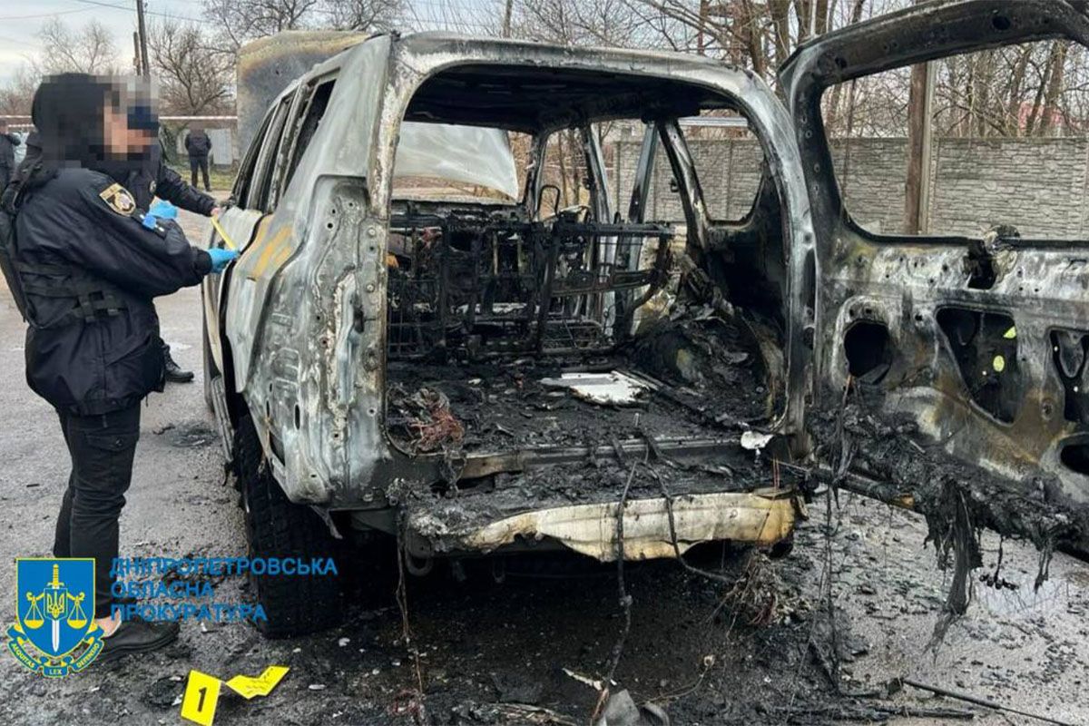 Невідомі розстріляли автівку з вогнепальної зброї.