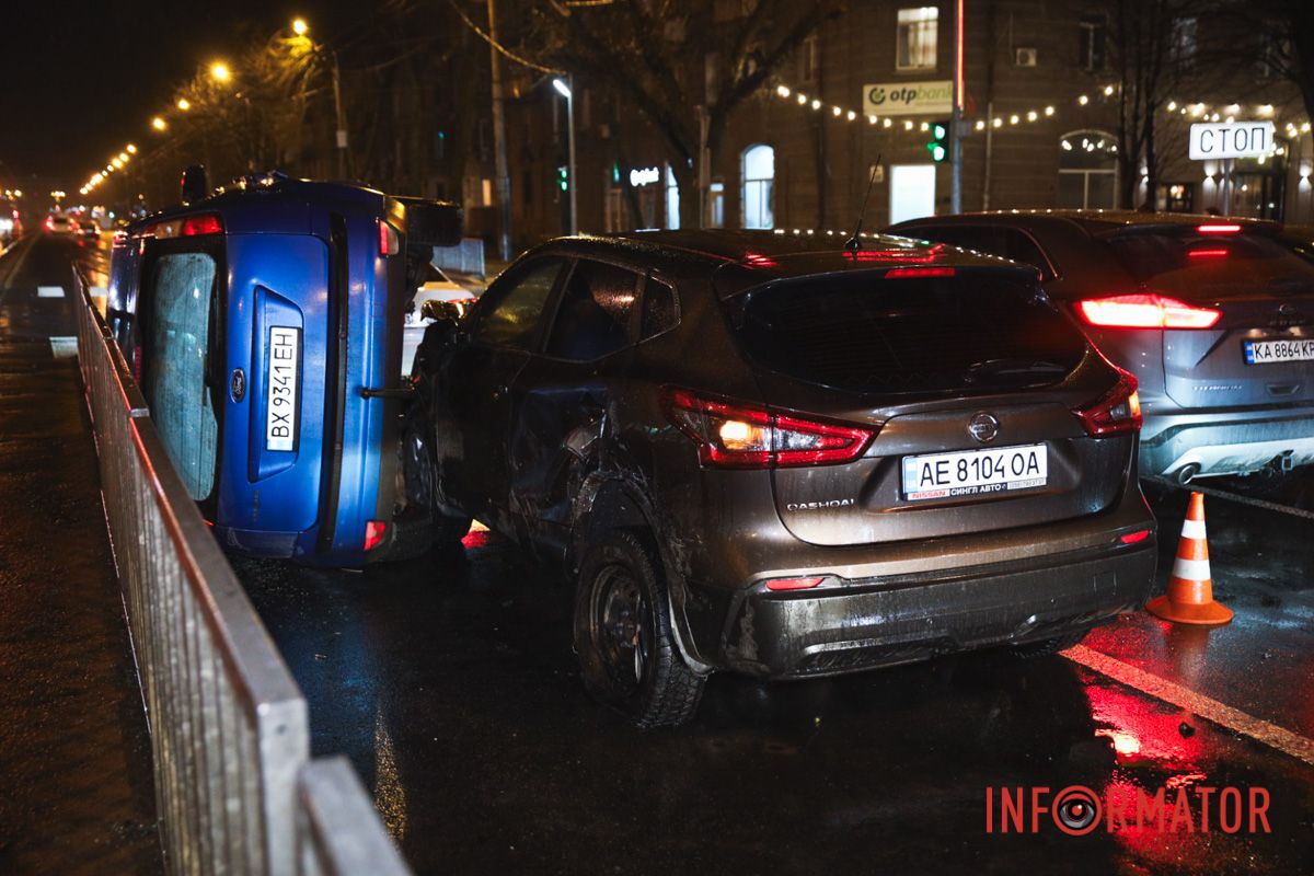 По состоянию на 18:47 на месте аварии работает полиция