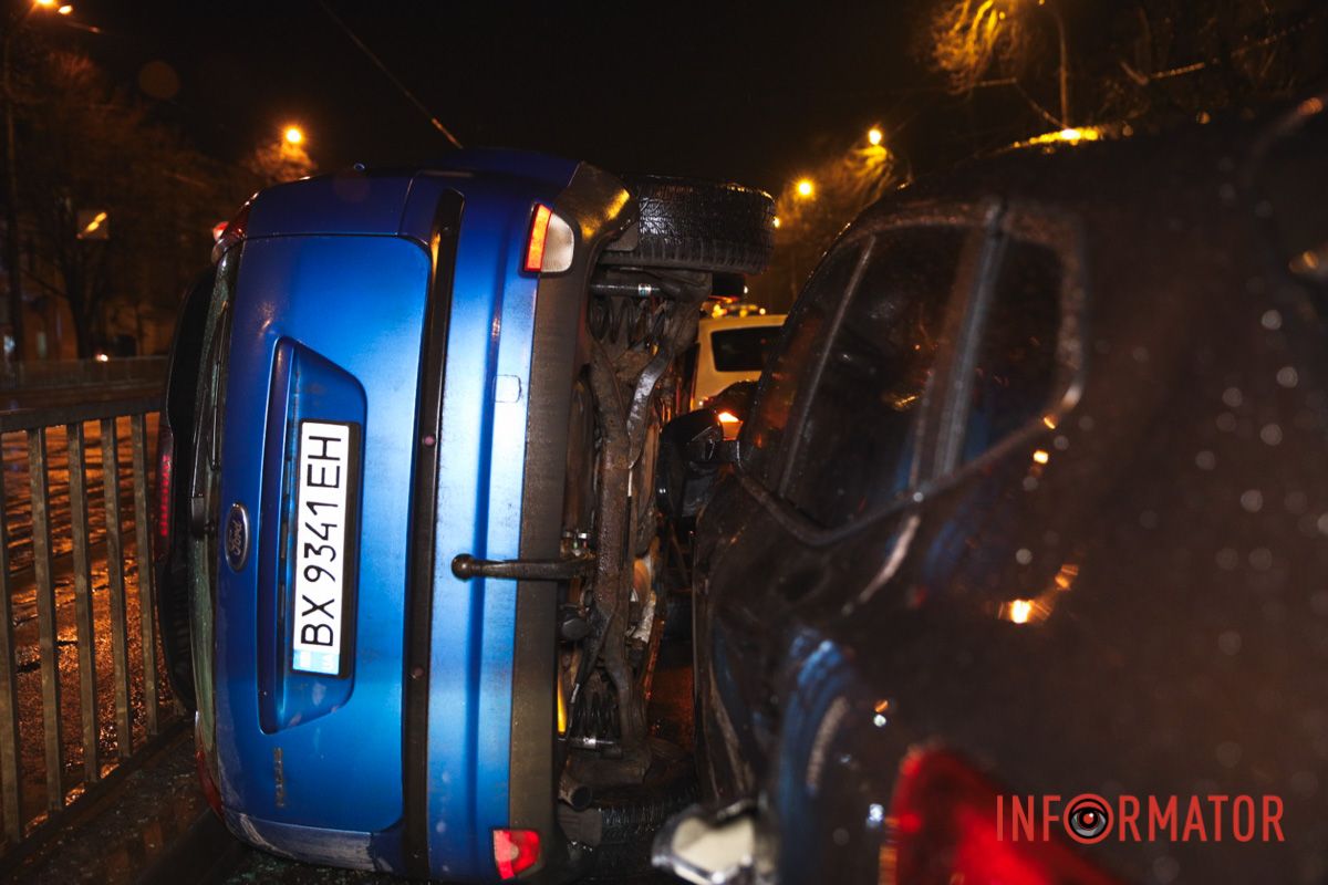 Nissan ехал впереди, а Ford - позади