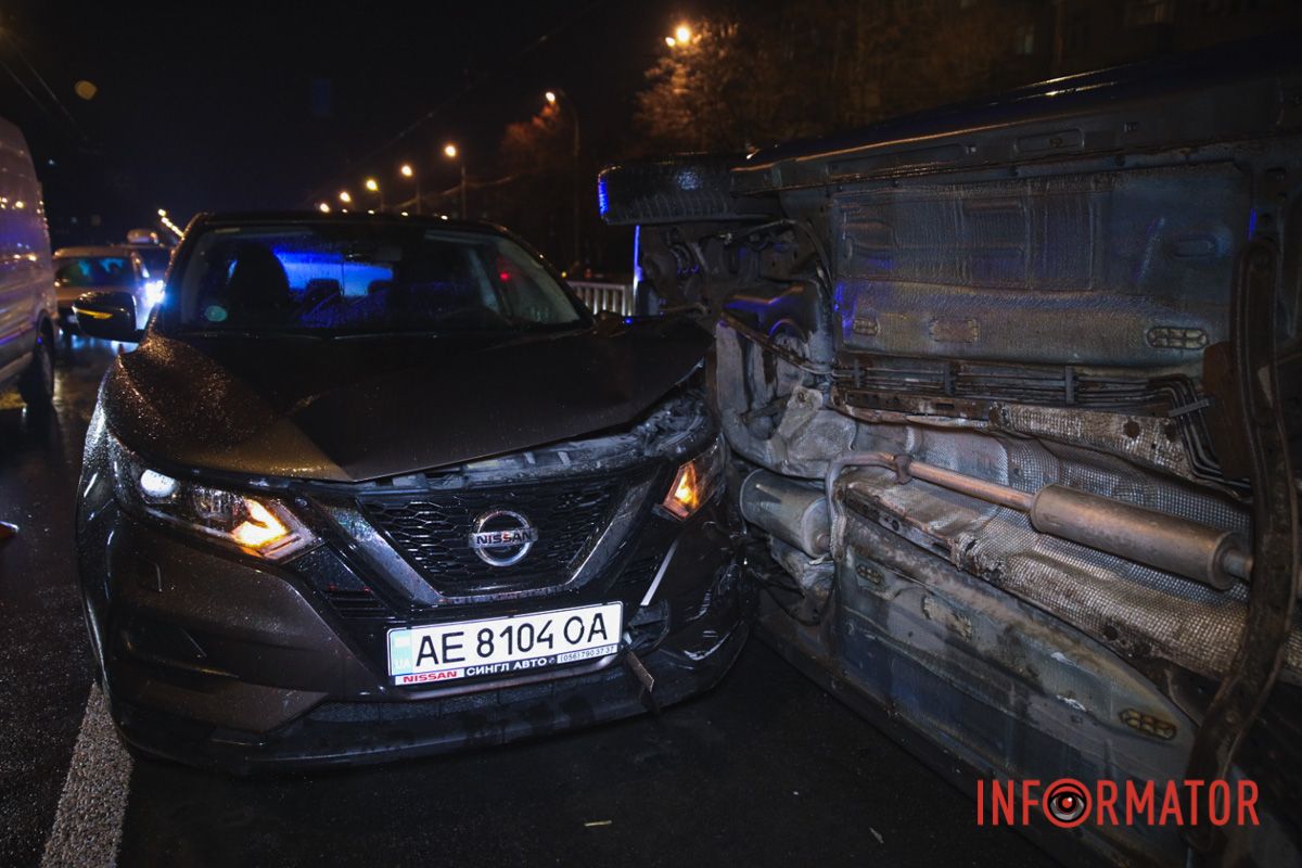 Столкнулись автомобили Nissan и Ford