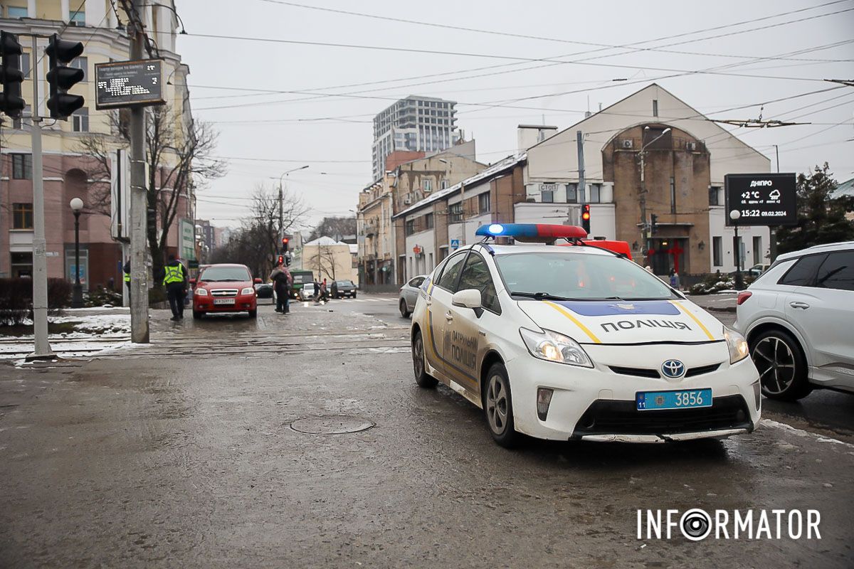 На месте работают патрульные