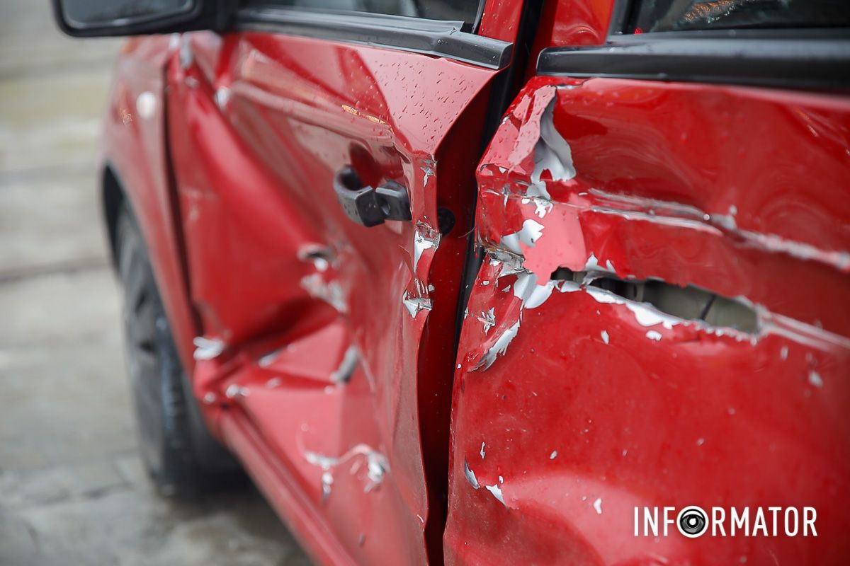 В Днепре на проспекте Дмитрия Яворницкого трамвай №1 столкнулся с Chevrolet