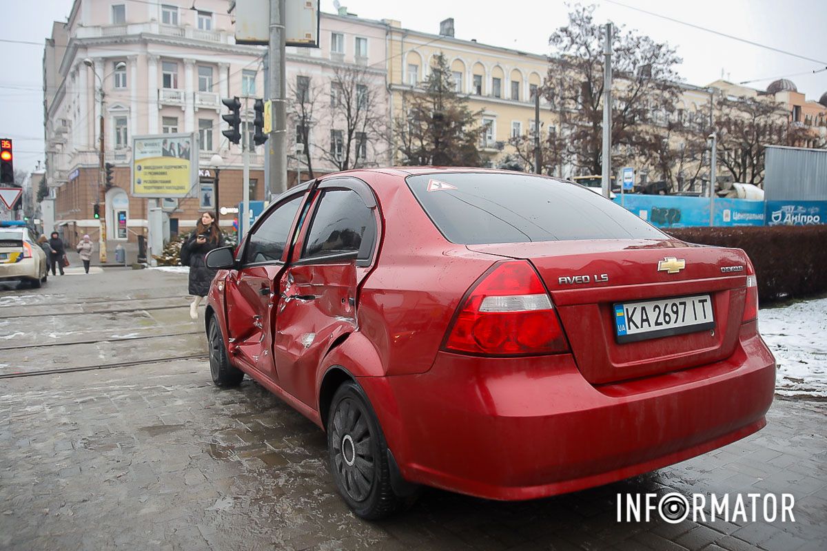 Авто трамвай убрали с дороги, чтобы уволить проезд по Фабра