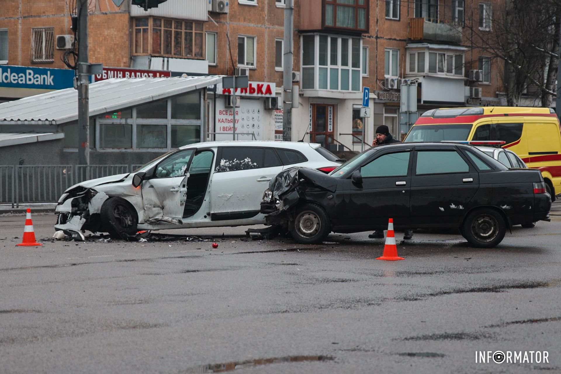 ДТП на перекрестке улицы Калиновой и Слобожанского проспекта ДТП на перекрестке улицы Калиновой и Слобожанского проспекта
