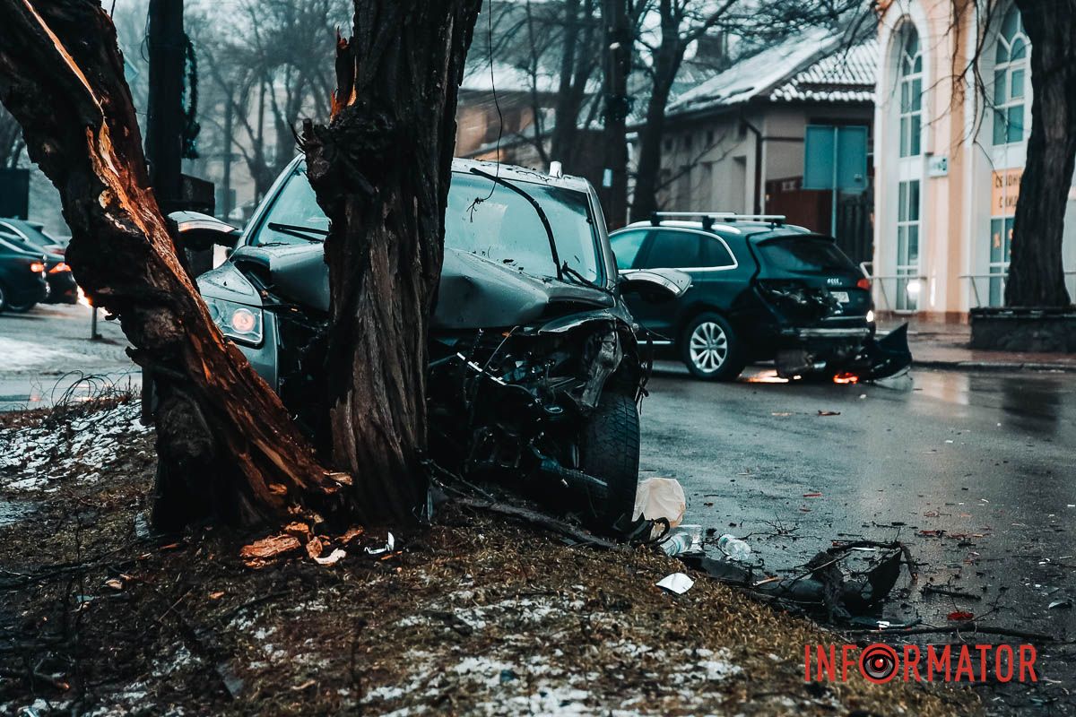 Попередньо, Volkswagen рухався вниз по Січових Стрільців, а Audi – по другорядній